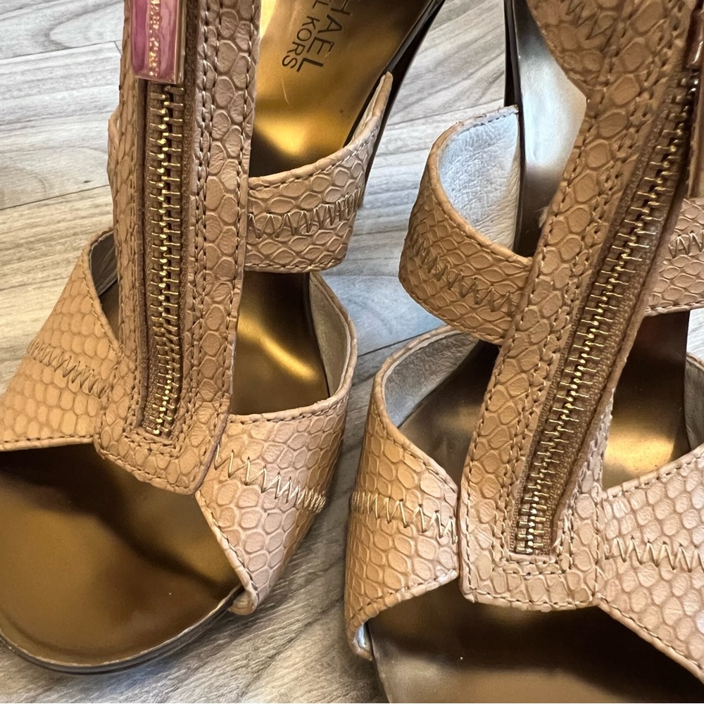 Michael Kors Berkley T- strap embossed nude sandal